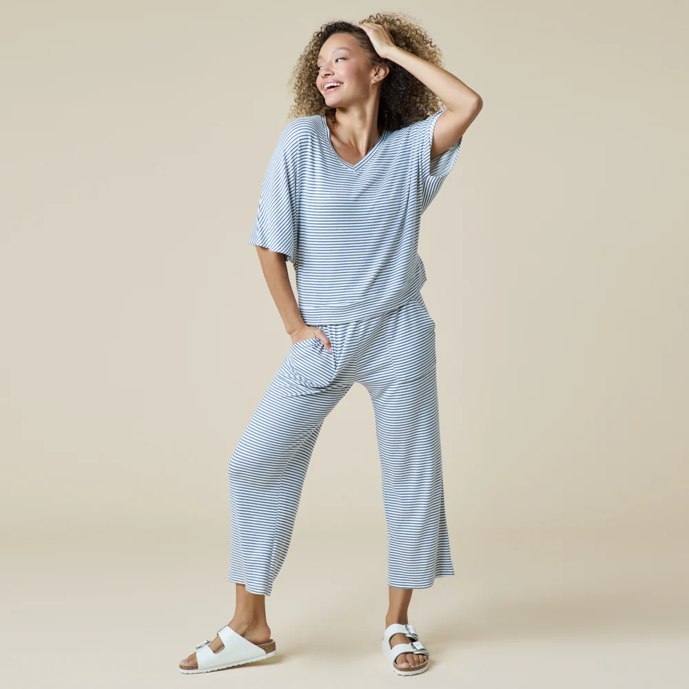 Dream Relaxed V-neck with Capri Lounge Set - Image 18